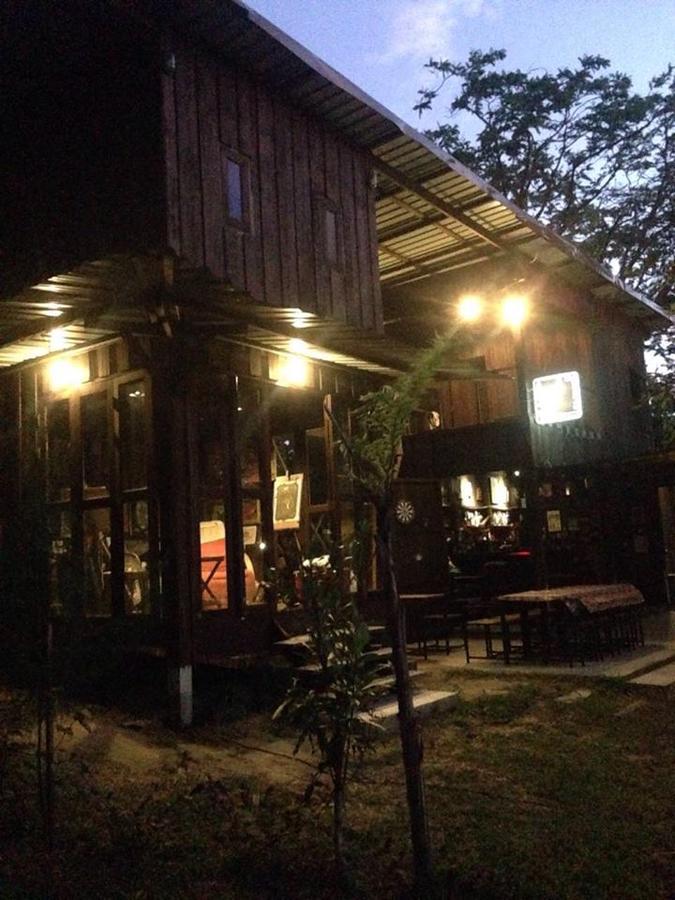 Hotel The Shadow House & Bar à Koh Phayam Extérieur photo
