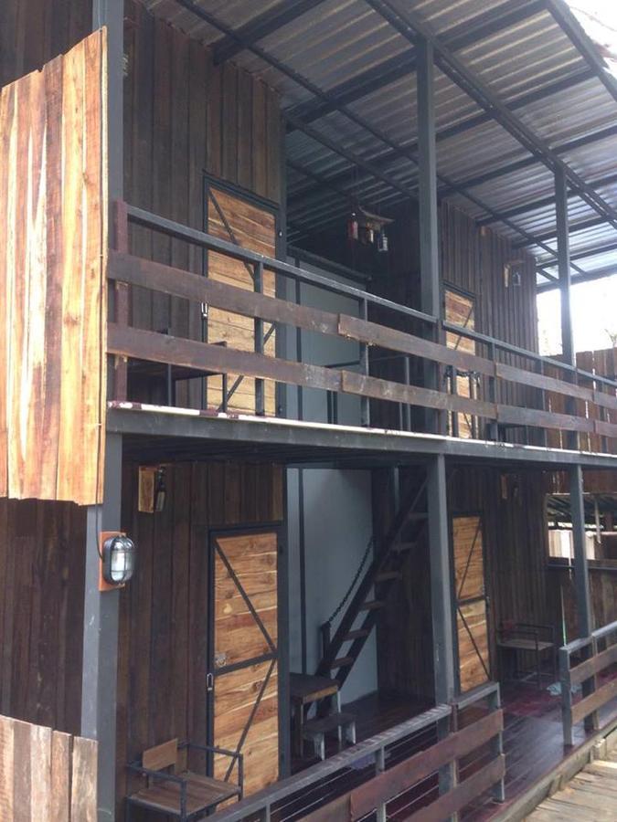 Hotel The Shadow House & Bar à Koh Phayam Extérieur photo